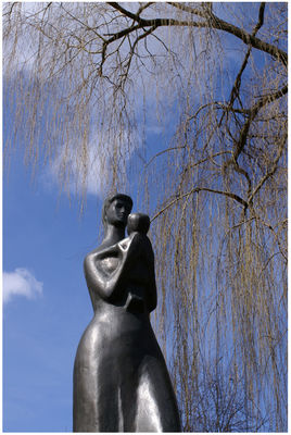 Pomnik Matki Polki
przy SDK os. 1000-lecia
