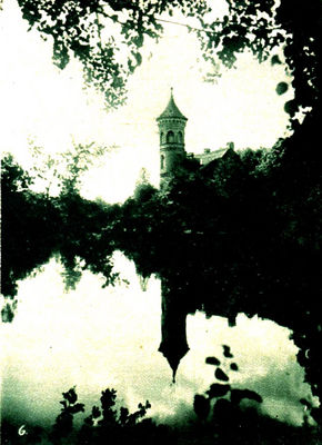 Zamek nad stawem.
Nowy Duninów. Fotografia ze zbiorów Jana Berlińskiego z Woli Brwileńskiej.
