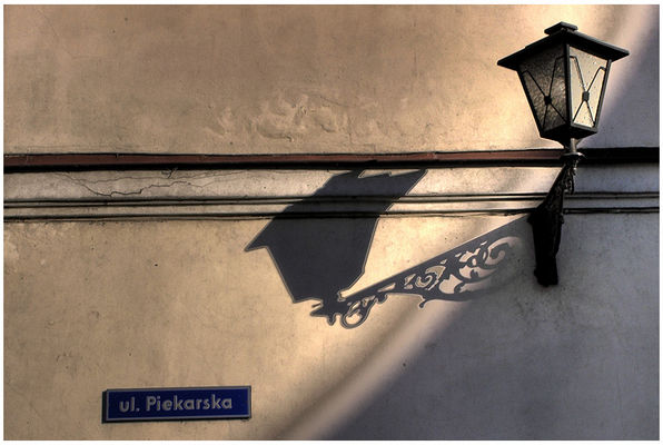 światło i mrok ramię w ramię
