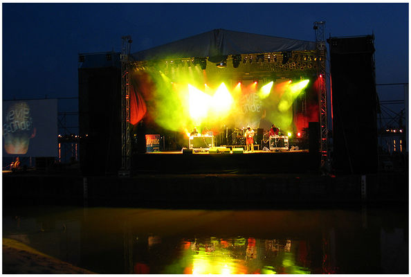 Scena Astigmatic - Wevie Stonder
http://www.weviestonder.com/
