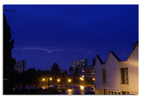 Burza nad Płockiem
godz. 22:04 - gdyby nie moja straszna choroba postarałbym się o lepsze ujęcie ;) 
Pozdrowienia dla Wszystkich, którzy polowali na dzisiejsze pioruny ;)
