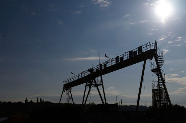 w stoczni...wejście do portu
