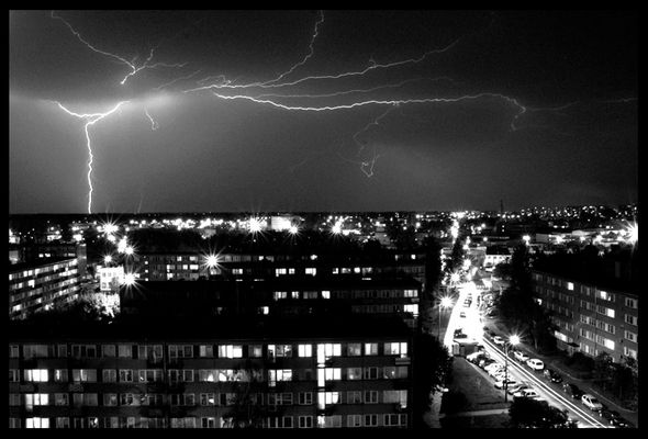 wyładowania atmosferyczne nad lotniskiem
eksperyment
