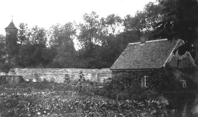 Domek ogrodnika.
obecnie Nowy Duninów. Fotografia ze zbiorów Jana Berlińskiego z Woli Brwileńskiej.
