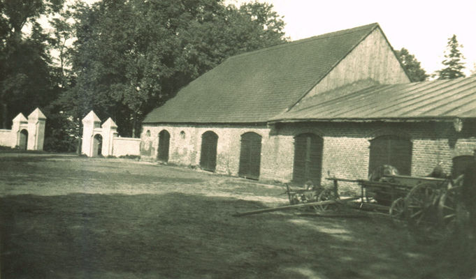 Zabytkowa stajnia.
Nowy Duninów. Fotografia ze zbiorów Jana Berlińskiego z Woli Brwileńskiej.
