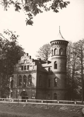 Zamek jako Dom Wycieczkowy PTTK.
Nowy Duninów. Fotografia ze zbiorów Jana Berlińskiego z Woli Brwileńskiej.
