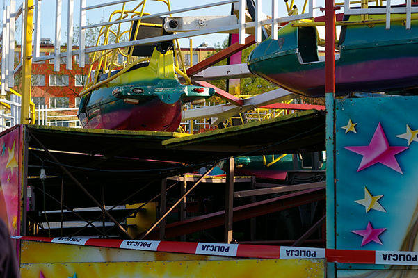 wesołe miesteczko
6 osób uległo wypadkowi na wesołym miasteczku - 3 w stanie ciężkim 1 w stanie krytycznym
sprawą zajął się prokurator.
