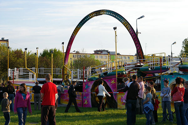 wesołe miasteczko
6 osób uległo wypadkowi na wesołym miasteczku - 3 w stanie ciężkim 1 w stanie krytycznym
sprawą zajął się prokurator.

