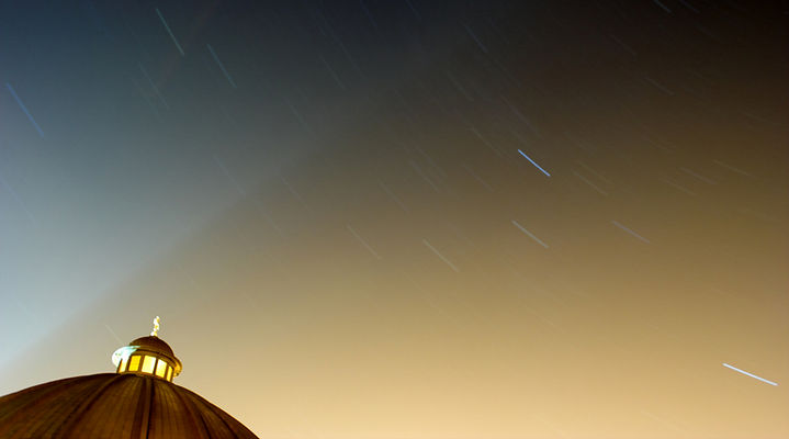 Detale. Gwiezdny spokój.
ISO 100, czas 1179 sekund.
Słowa kluczowe: gwiazdy niebo kościół łukasiewicza noc