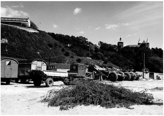ciężki sprzęt na plaży

