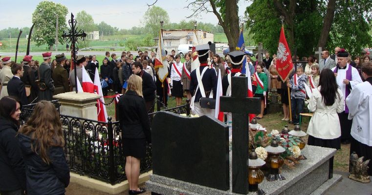 Dobrzyków - Odsłonięcie pomnika Powstańców Styczniowych 1863 r.
15 Maja 1863 r odbyła się Bitwa pod Kunkami
15 Maja 2010 r w Dobrzykowie odbyła się uroczystość odsłonięcia pomnika Powstańców Styczniowych 1863 r.
Słowa kluczowe: Dobrzyków