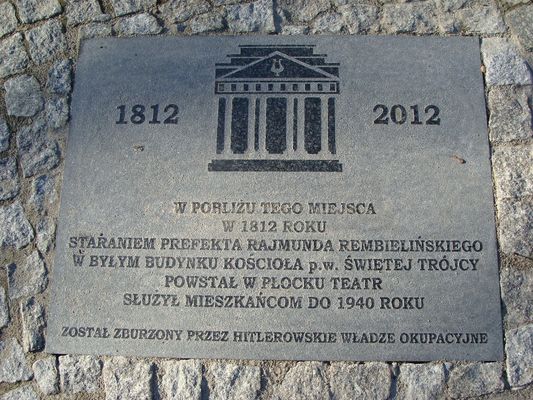 Tablica pod nogami
Blisko Hotelu Starzyński
Słowa kluczowe: tablica