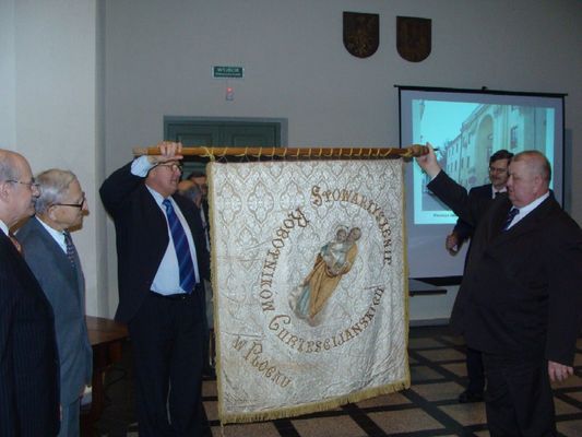 Przekazanie do Muzeum Mazowieckiego Sztandaru Stowarzyszenia Robotników Chrześcijańskich w Płocku
Sztandar podarował Cech Rzemiosł Różnych w Płocku

22. 10. 2009. r.
Słowa kluczowe: Muzeum