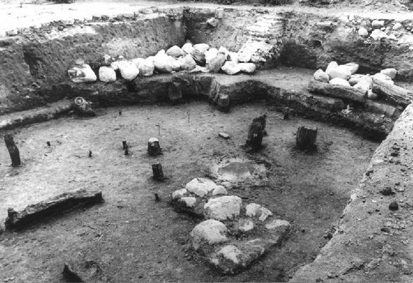 wykopaliska
Zbiory Wojewódzkiego Konserwatora Zabytków w Warszawie o. Płock

'Płock w starej fotografii (po roku 1945)' - [url=http://historia.e-plock.pl/po1945/galeria.html]http://historia.e-plock.pl/po1945/galeria.html[/url]
Słowa kluczowe: wykopaliska