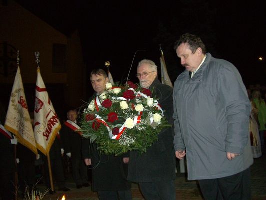 Składanie wieńców przed pomnikiem ks. Jerzego Popiełuszki
13 grudnia 2007
Słowa kluczowe: Stanisławówka