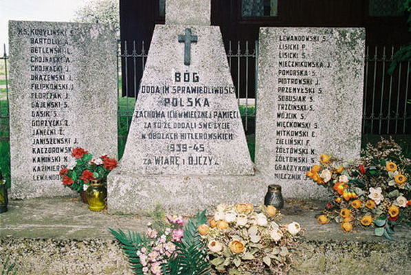 Pomnik ku czci 34 mieszkańców Brwilna zamordowanych w hitlerowskich obozach zagłady.
Autor: Tomasz J. Gałązka
