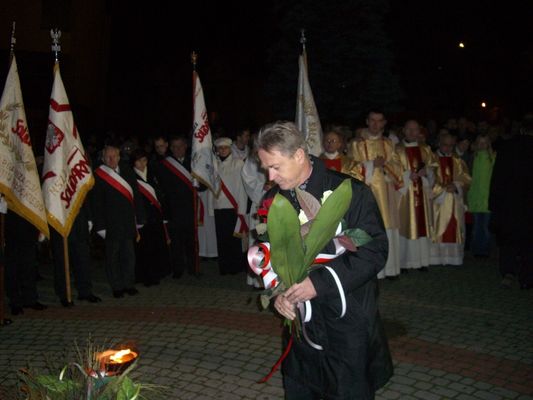 Składanie wieńców przed pomnikiem ks. Jerzego Popiełuszki
13 grudnia 2007
Słowa kluczowe: Stanisławówka