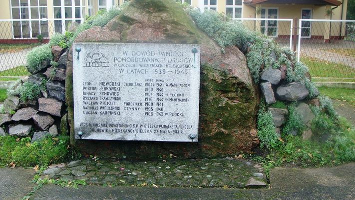 Pomnik przy OSP w Bielsku
Nazwiska poległych strażaków z OSP w Bielsku
Słowa kluczowe: Bielsk 