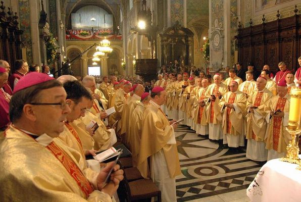 50  biskupów w Katedrze Płockiej
uroczysty ingres do katedry Wniebowzięcia NMP odbyły się 31 maja 2007
