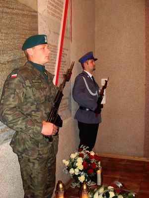 Uroczystości poświęcone Małachowiakom poległym i pomordowanym na Wschodzie w latach 1939 - 1956
18 września 2009
Słowa kluczowe: Małachowianka 