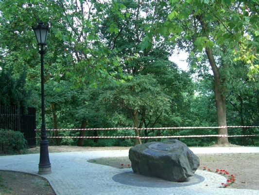 Bratnia Ziemia p przeróbce
Jutro tj. 15 sierpnia 2008 jak co roku, uroczyste składanie kwiatów 
Słowa kluczowe: Bratnia Ziemia