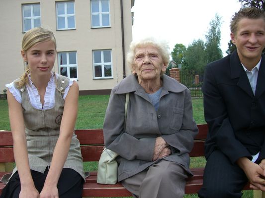 Aleksandra Teodorczyk wspomina ojca
18 września 2007r córka Komendanta Okręgu III POZ Mieczysława Teodorczyka "Romana"

Aleksandra Teodorczyk ur. 1926r łączniczka VII Wileńskiej Brygady AK pseud. Jagienka, ukończyła studia polonistyczne na Uniwersytecie im Kopernika w Toruniu
Słowa kluczowe: Bodzanów, Teodorczyk