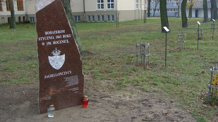 Obelisk przy Jagiellonce
Słowa kluczowe: jagiellonka obelisk