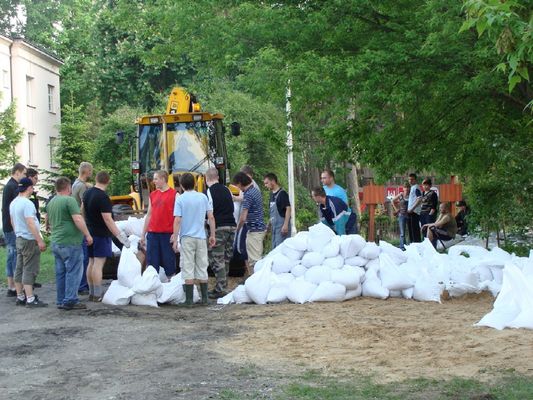 Wał przeciwpowodziowy na Słupiance
Borowiczki w pobliżu przedszkola 

Zauważyłem strażaka z napisem OSP Niepokalanów

22 maja 2010

Słowa kluczowe: Borowiczki 