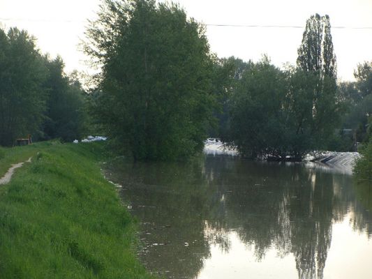 Wał przeciwpowodziowy na Słupiance
Borowiczki    22 maja 2010
Słowa kluczowe: Borowiczki 