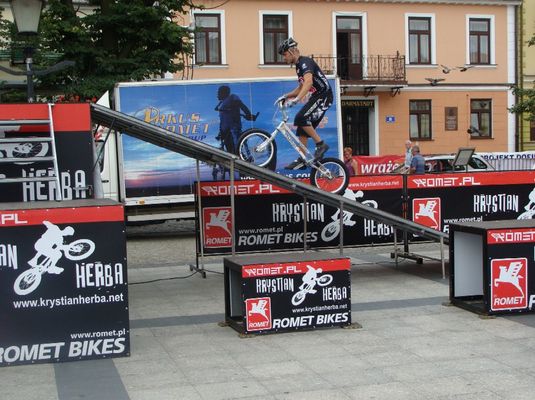 Krystian Herba, uczestnik programu "Mam talent"
pokaz
Słowa kluczowe: Krystian Herba rower