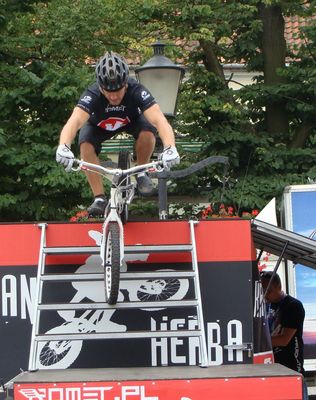 Krystian Herba, uczestnik programu "Mam talent"
pokaz 
Słowa kluczowe: Krystian Herba rower