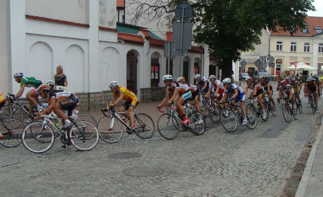 53. Wyścig Dookoła Mazowsza
Skutecznym finiszem w Płocku Niemiec Sebastian Forke przypieczętował zwycięstwo Po raz pierwszy w historii wyścigu zwyciężył obcokrajowiec.
Słowa kluczowe: kolarze