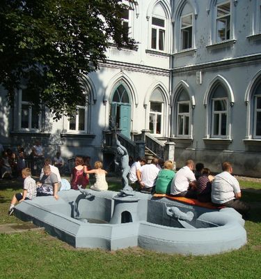 W ogrodzie Mariawitów
Słowa kluczowe: fontanna