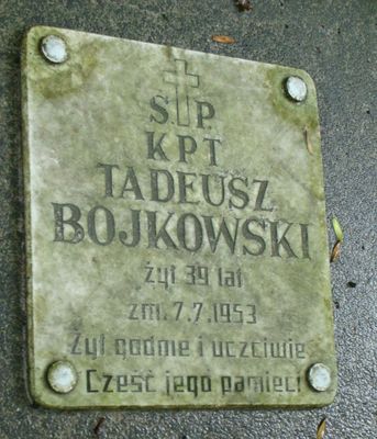 Tablica na mogile kpt. Tadeusza Bojkowskiego
cmentarz wojskowy przy ulicy Norbertańskiej - jedna z nielicznych zadbanych mogił na tym cmentarzu. 
Słowa kluczowe: cmentarz Norbertańska
