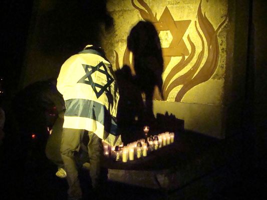 Słowa kluczowe: cmentarz Mickiewicza