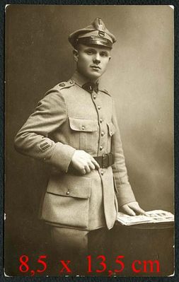 żołnierz z armii Hallera
FOT. A. OSIECKI - PŁOCK - GRODZKA - Nr 15
Słowa kluczowe: żołnierz