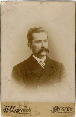 Wiktor Gruberski
Z archiwum Muzeum Mazowieckiego w Płocku.
Celem zbiórki w ramach akcji Ratujmy Płockie Powązki w roku 2010 jest pomnik na grobie rodziny Gruberskich

Słowa kluczowe: Gruberski