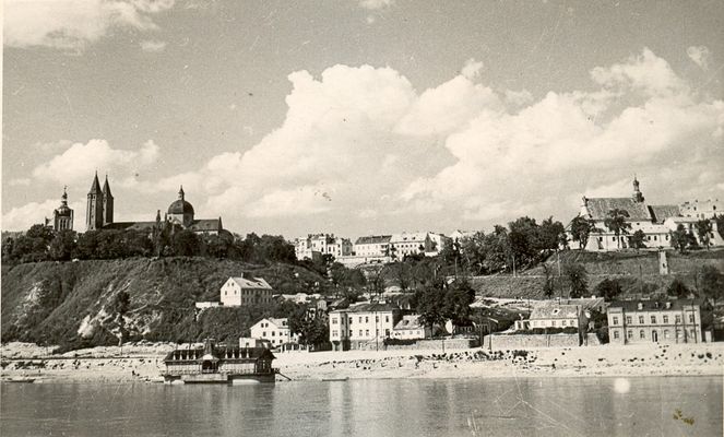 Z rodzinnego albumu 
Zdjęcie nadesłała p. Urszula Łęczycka
Słowa kluczowe: Rybaki Wzgórze katedra