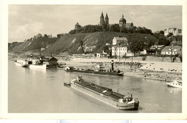 Wzgórze Tumskie rok?
Z rodzinnego albumu p. Urszuli łęczyckiej
Słowa kluczowe: Wzgorze Tumskie Rybaki