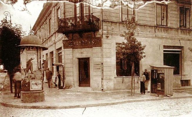 Tumska - Kolegialna
rok 1935 - sklep z bronią
