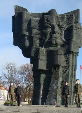 warta przy pomniku W. Broniewskiego
11 listopada 2013
Słowa kluczowe: pomnik Broniewski warta
