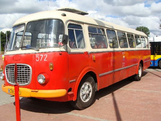50 lat Komunikacji Miejskiej w Płocku
05 września 2010 r - Stadion Miejski = 50 lat Komunikacji Miejskiej w Płocku

autobus zwany "ogórek"
Słowa kluczowe: autobus
