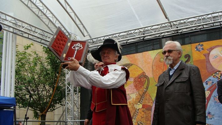 V Jarmark Tumski w PĹocku
Kolekcjonerzy odebrali klucze do bram miasta PĹocka
Słowa kluczowe: Jarmark Tumski