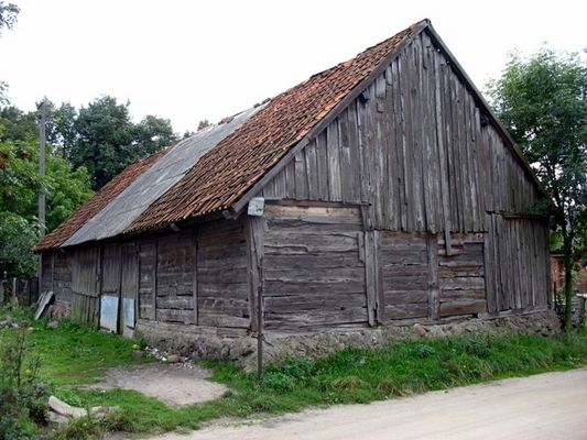 stodoła w Bielsku
stoi obecnie w środku Bielska, w środku nowo-zbudowanego osiedla mającego charakter miejski
Słowa kluczowe: Bielsk