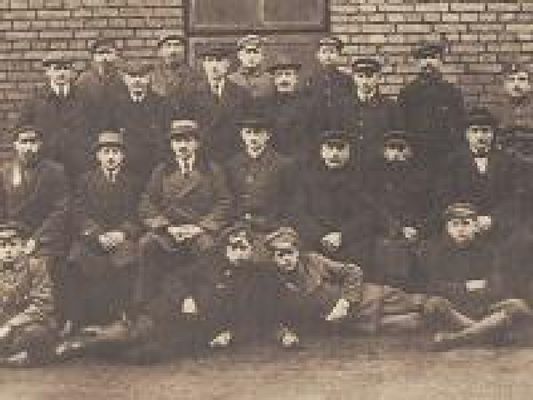 pracownicy odpowiedzialni za elektryfikację Płocka
Słowa kluczowe: ELEKTRYFIKACJA PŁOCKA