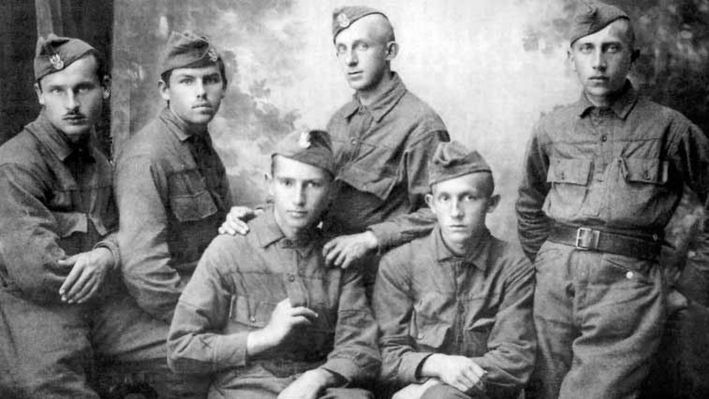 Jagiellończycy, ochotnicy na wojnie polsko-bolszewickiej 1920 r.
Odlewej:Zygmunt Lipka, Feliks Kozłowski, Witold Majde, Witold Gundlach, Zygmunt Kozanecki, Witold Brudnicki

ARCHIWUM TNP
Słowa kluczowe: Jagiellończycy 1920