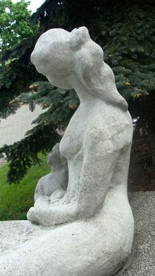 Macierzyństwo
pomnik przy Domu Technika
Słowa kluczowe: macierzyństwo