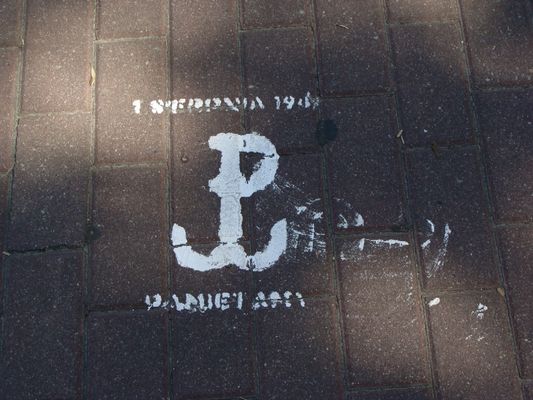 Miasto Plock Powstańcom Warszawy 1 sierpnia 2009 r.
Płoccy harcerze w 5- osobowych patrolach na chodnikach Płocka malowali symbole Polski Walczącej, naśladując w ten sposób akcję małego sabotażu.

Słowa kluczowe: Powstańcom Warszawy 