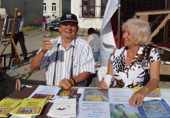 Spotkanie z autorami książki   -  Zemsta Mysza Polnego - bajki dla dla dzieci wierszem
Witold Mierzyński autor i Maria Kruk Sieczkowska wspaniałe ilustracje
Słowa kluczowe: Witold Mierzyński Maria Kruk Sieczkowska 