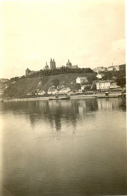 Zdjęcie z roku 1932 - skanowane z rodzinnego albumu
Nadesłała p. Urszula Łęczycka z Warszawy
Słowa kluczowe: Wisła przystan Rybaki katedra